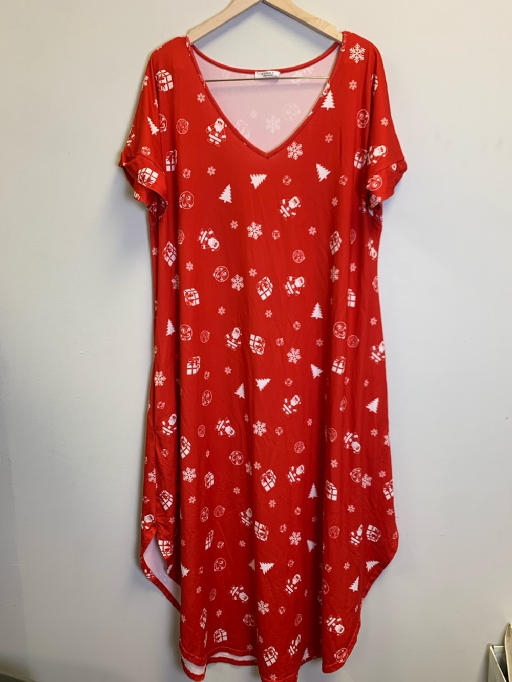 Ekouaer Red V-Neck Nightgown with Festive Print